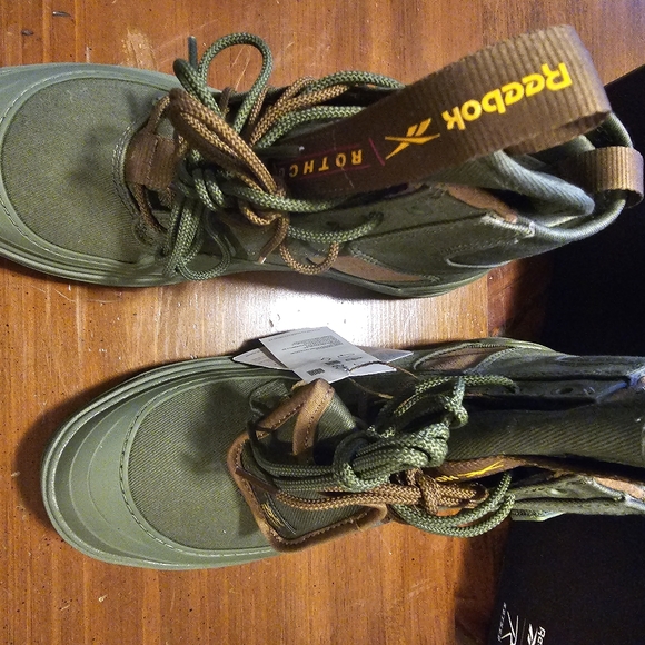 Reebok Boots - Picture 3 of 8